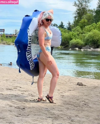 Mary Kish [ mary-kish ] - Obožavam kada je vibrator u meni