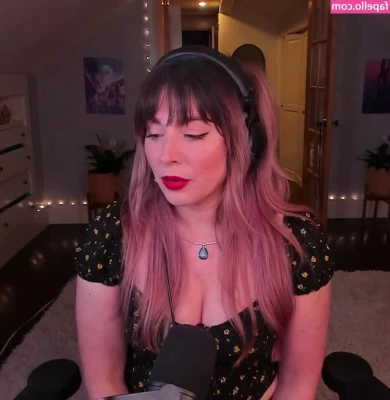 Mary Kish [ mary-kish ] - your personal girlfriend