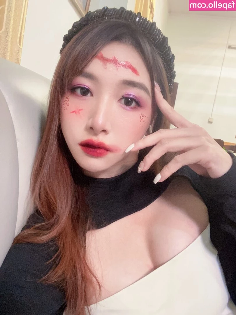 映雪Inshy [ inshy ] - Do you like my bra 😜