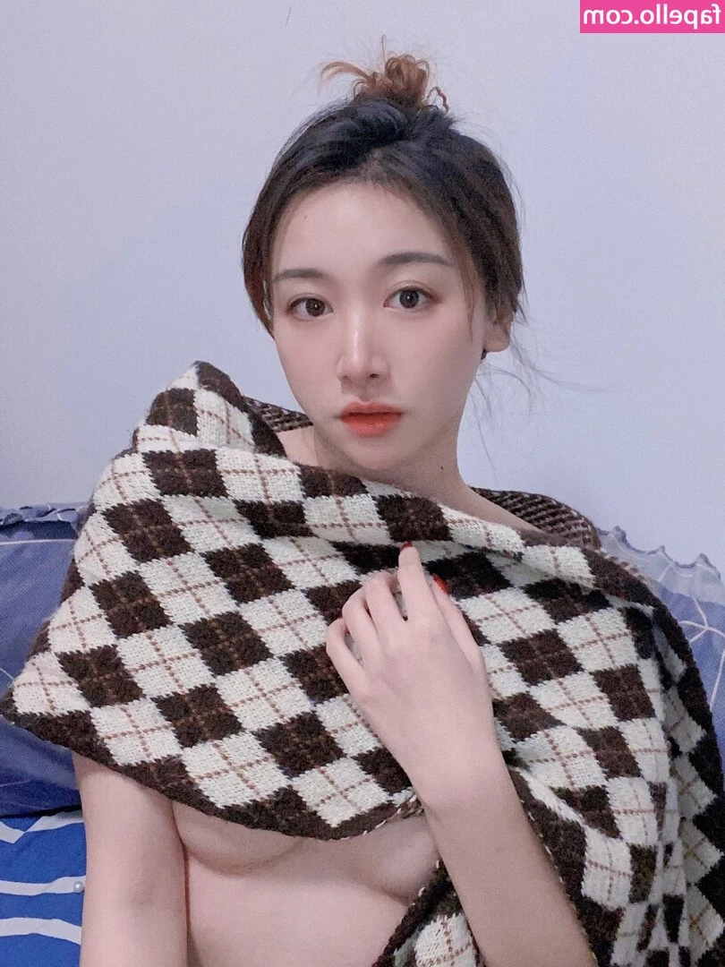 映雪Inshy [ inshy ] - On your knees for me please