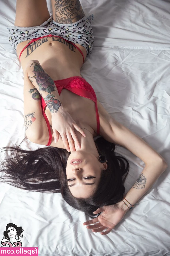 Ladytrippie - Guys please stop sending me unsolicited lewds. It really shouldn't