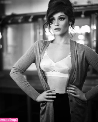 Gemma Arterton [ gemma-arterton-1 ] - @jasminegrey and I went to Vegas and got wild 🥵