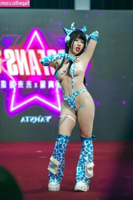 tiny.asa [ tiny-asa ] - Struggled With Her Jeans As I Struggled Watching Her. 😋😋😋