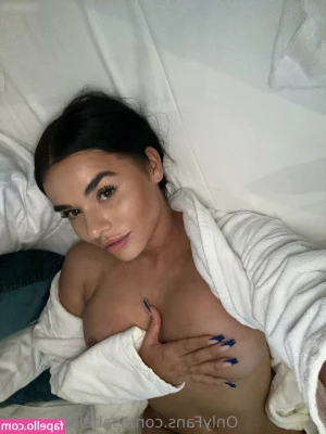 Isabell Böttger [ isabell-bttger ] - i love the way these fishnets look on me 💓👅