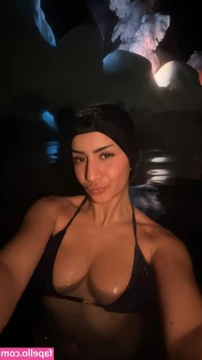 Roxie Sinner [ roxie-sinner ] - On a walk playing Pokémon Go 🔥