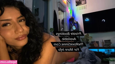 Roxie Sinner [ roxie-sinner ] - Do you like it when another girl films me? 🙊