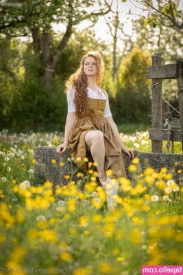 Foxydirndl - What would you do if you walked in on me like this