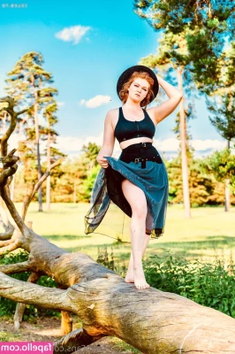 Foxydirndl - posing on a mountain