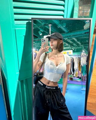 wmookies - This outfit would look better on your bedroom floor