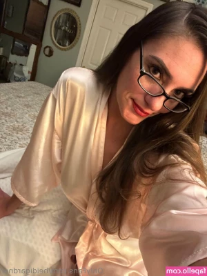 Heidi Gardner [ heidi-gardner ] - Omg this video is so hot   double toy joy coming soon