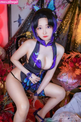 Arty Huang [ arty-huang ] - Bending over with no panties on...always more fun right? 😈💕