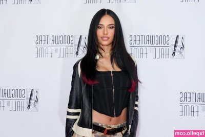 Kylie Cantrall [ kylie-cantrall ] - …..yes, I hate wearing a mask. But when I do…..I look good! Okay,
