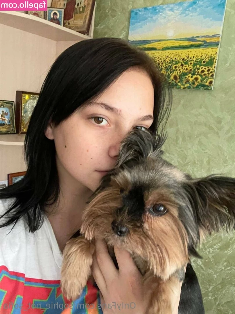 sophie_not_sofia [ sophie-not-sofia ] - Lift my legs to fuck my pussy