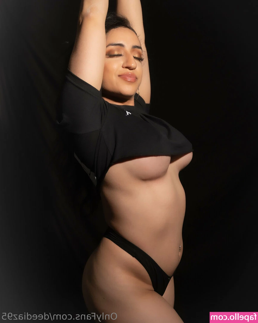 deediaz95 - Pussy showcase at office