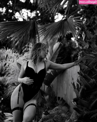 Sarah Senecal [ sarah-senecal ] - Would you join me in the shower
