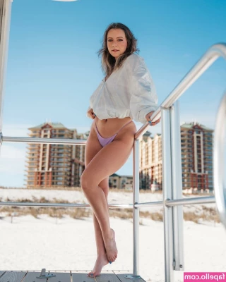 Sarah Senecal [ sarah-senecal ] - i got some face sitting POV stuff from my bday set….. might go