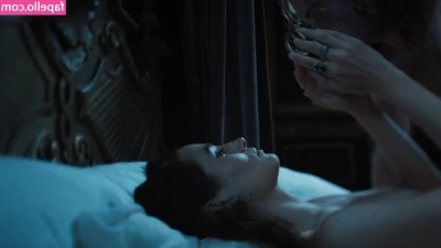 Versailles (Fernsehserie) [ versailles-fernsehserie ] - My perfect curling toes and wrinkly soles