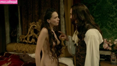 Versailles (Fernsehserie) [ versailles-fernsehserie ] - Hi Honey