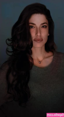 Tania Raymonde [ tania-raymonde ] - I’m just loving the mirror perspective while I’m giving