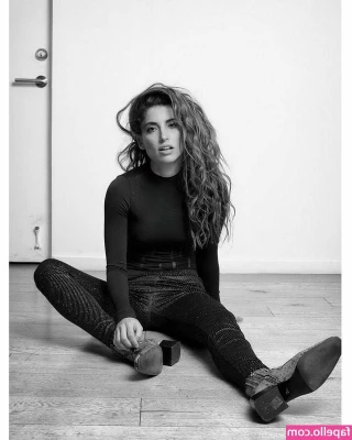Tania Raymonde [ tania-raymonde ] - Hanging around the house in my new bra & panty set! How long