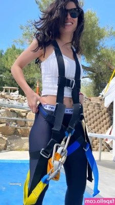 Tania Raymonde [ tania-raymonde ] - Here are some leg pic