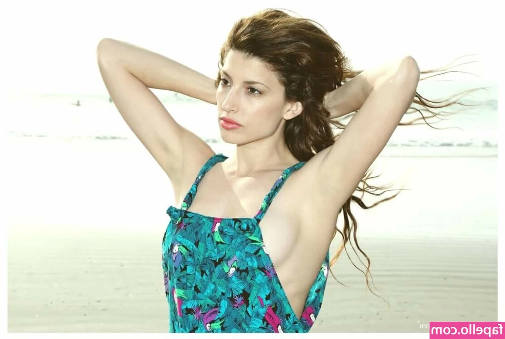 Tania Raymonde [ tania-raymonde ] - Laying in bed, thinking about you🥰