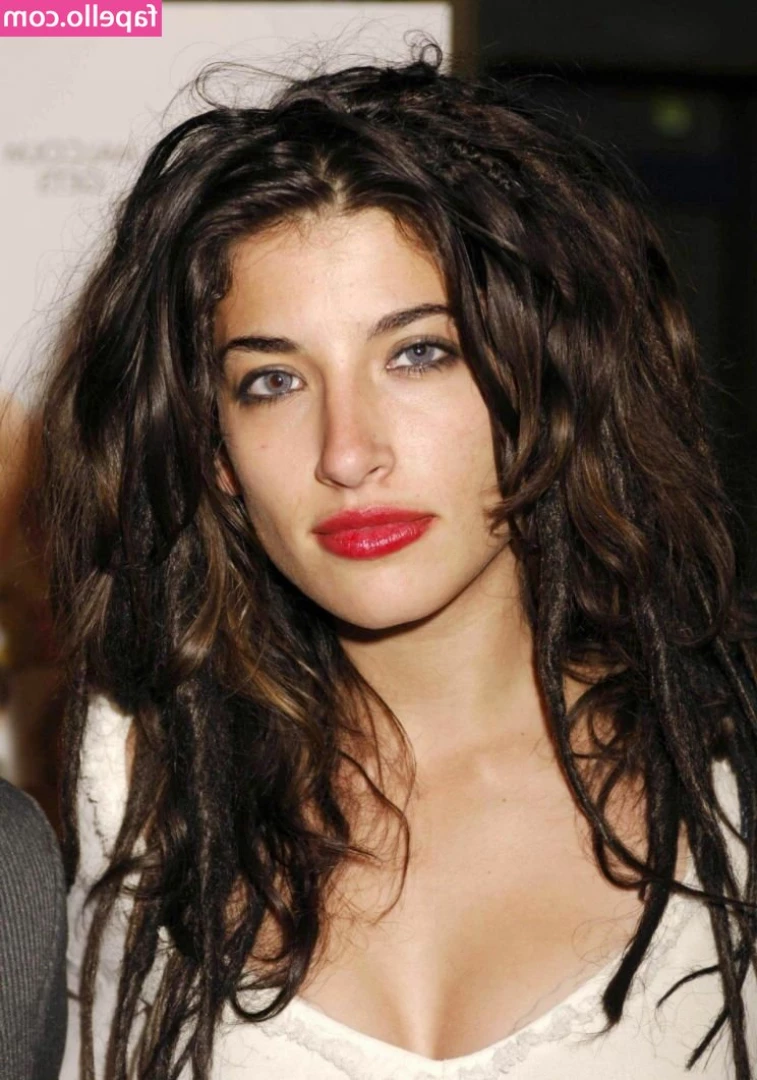 Tania Raymonde [ tania-raymonde ] - More credit secrets
