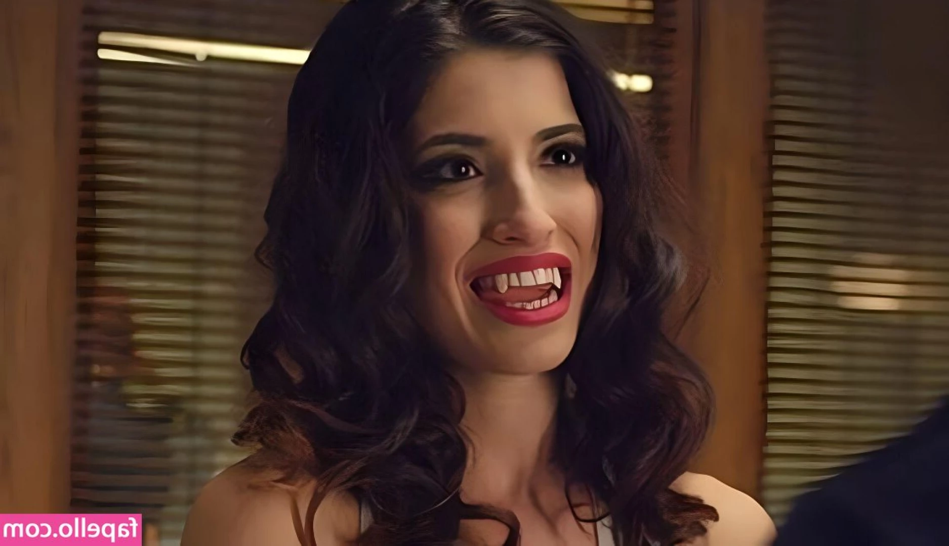 Tania Raymonde [ tania-raymonde ] - Quien quiere ayudarme a desnudarme    escríbeme al DM