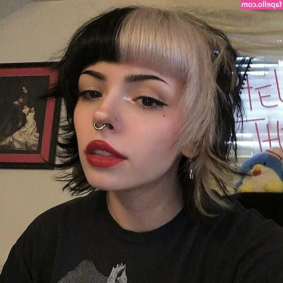 Emma Langevin [ emma-langevin-57 ] - Just filmed a McDonald’s stuffing video 🤤🤤🤤 you can see it