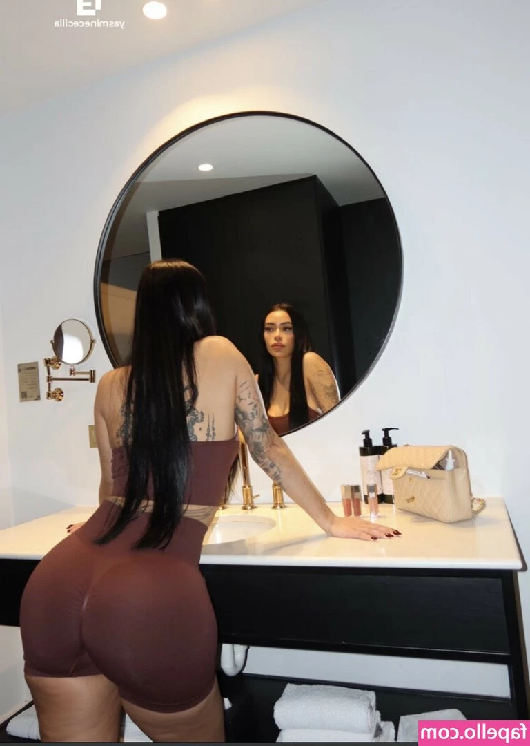 Yasmine Cecilia Pierards [ yasmine-cecilia-pierards ] - Hope you are having a great Saturday