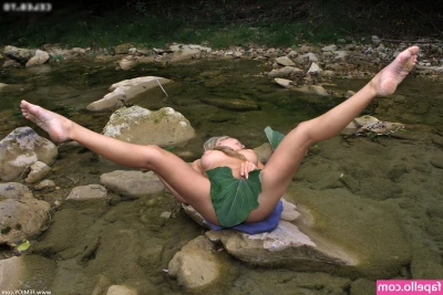 FemJoy [ femjoy-2 ] - Do you like green on my feet? Let me know by leaving a tip and comment