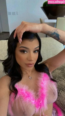 Savannah Sixx [ savannah-sixx ] - Bouncy