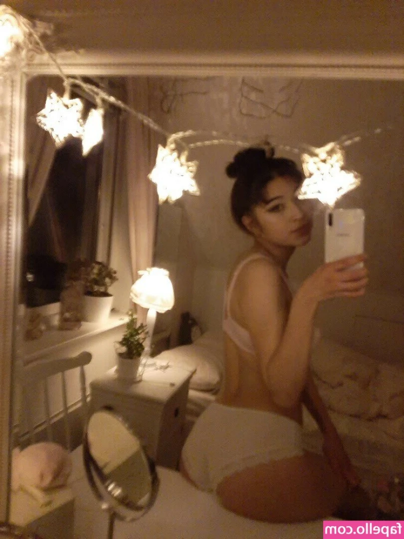 Himebunni - Release the titty in this hotel room!!