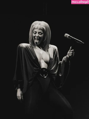 Doja Cat [ doja-cat ] - Do you want to read what's behind this book? 👀