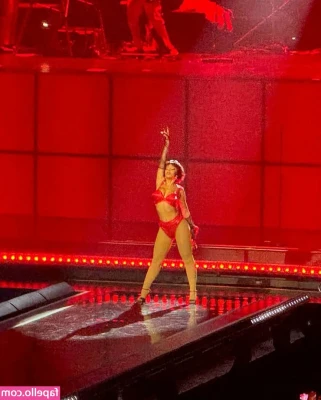 Doja Cat [ doja-cat ] - So, not @miiisselena, did you work out who?! :P