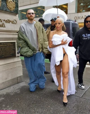 Doja Cat [ doja-cat ] - If I leant over to whisper in your ear, would you bury your face in