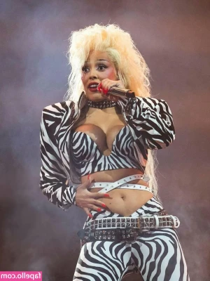 Doja Cat [ doja-cat ] - Swipe for the full moon 🌕