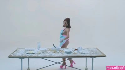 Doja Cat [ doja-cat ] - can't look away from my irresistible booty? 😉