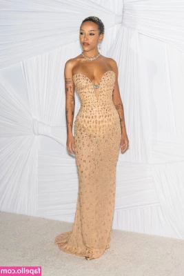 Doja Cat [ doja-cat ] - Part 1: Caught in the Glamour - Standing at the entrance of the