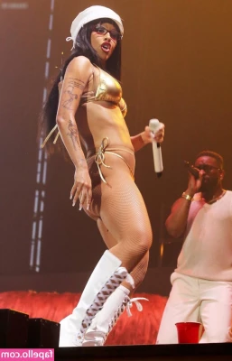 Doja Cat [ doja-cat ] - Today is a special day. Kiss me, babe😜🥰😘