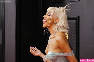 Doja Cat [ doja-cat ] - Mmm should I stay in my underwear or get dressed for work