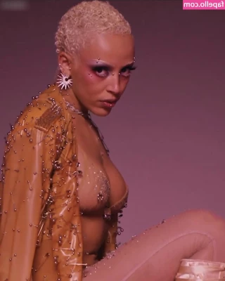 Doja Cat [ doja-cat ] - Double tap if you like the way they bounce hehe🤭