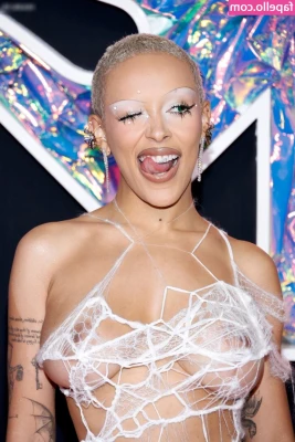 Doja Cat [ doja-cat ] - starting to unpack NOLA photos