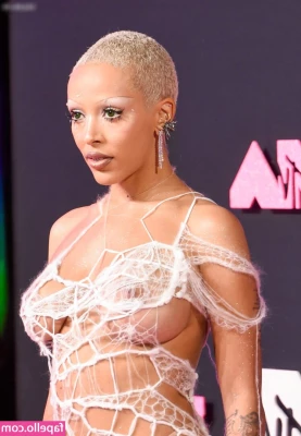 Doja Cat [ doja-cat ] - Wynne  I m not going to touch that bug  I ll be an apostate who plays part 1