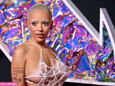 Doja Cat [ doja-cat ] - Squeeze them for me? 🤭