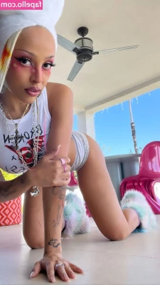 Doja Cat [ doja-cat ] - I look absurd bc I worked out this morning and been working all day,