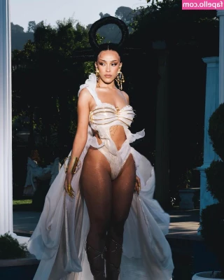Doja Cat [ doja-cat ] - Don’t miss the bathtub pictures!