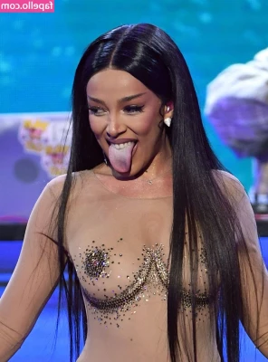 Doja Cat [ doja-cat ] - I love when I get a big dick from behind.. you can see my big brown
