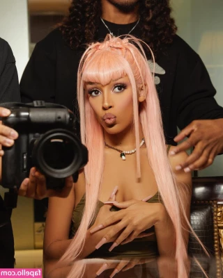 Doja Cat [ doja-cat ] - If Wonder Woman took her top off in front of you what would you do???