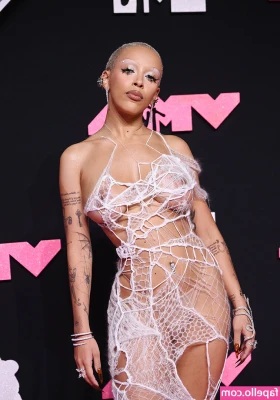 Doja Cat [ doja-cat ] - How can I help you, Boss? What do you mean you want to rip off the